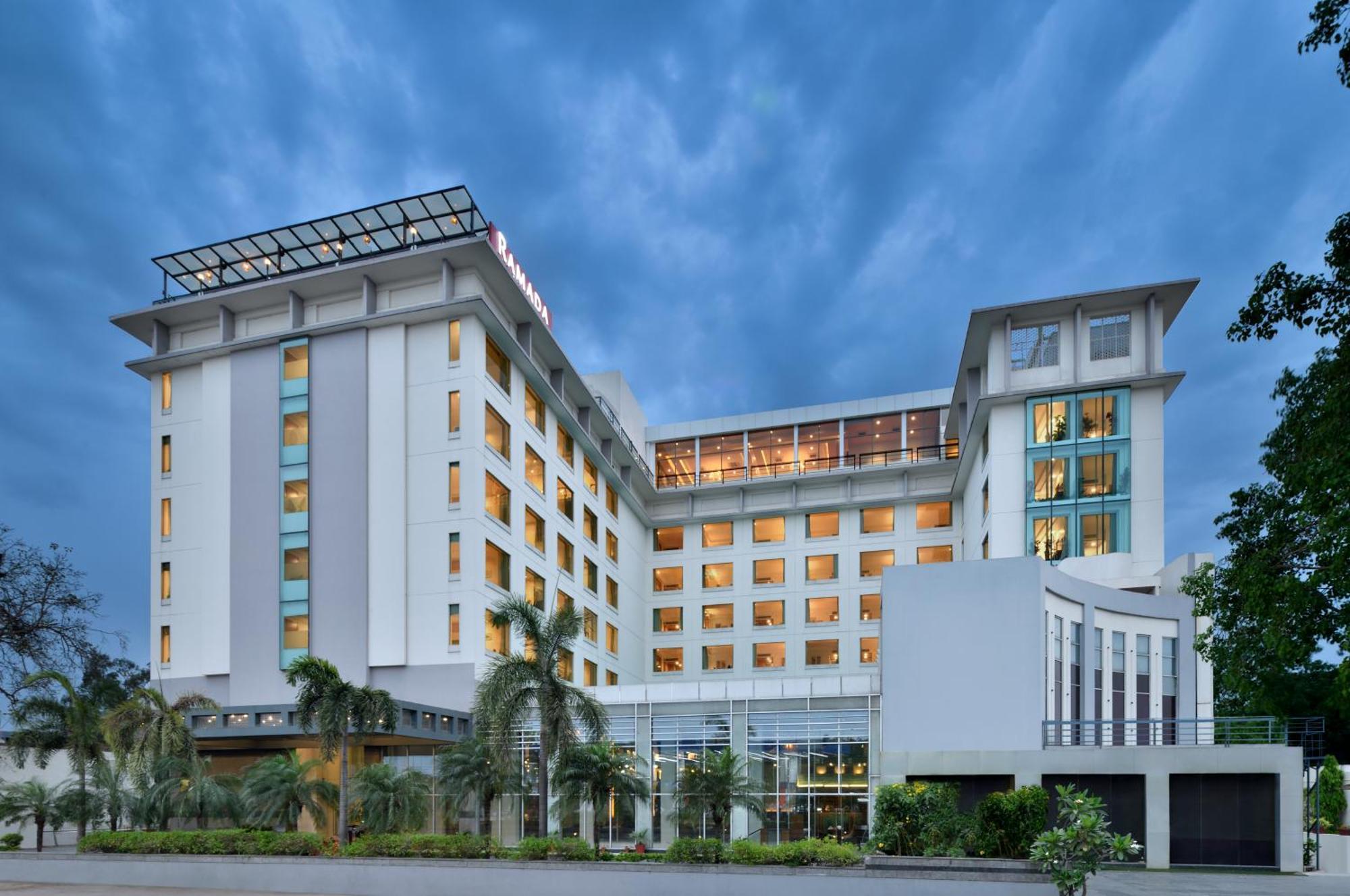 Ramada By Wyndham होटल